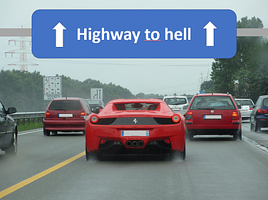 Autobahn mit drängelndem Ferrari